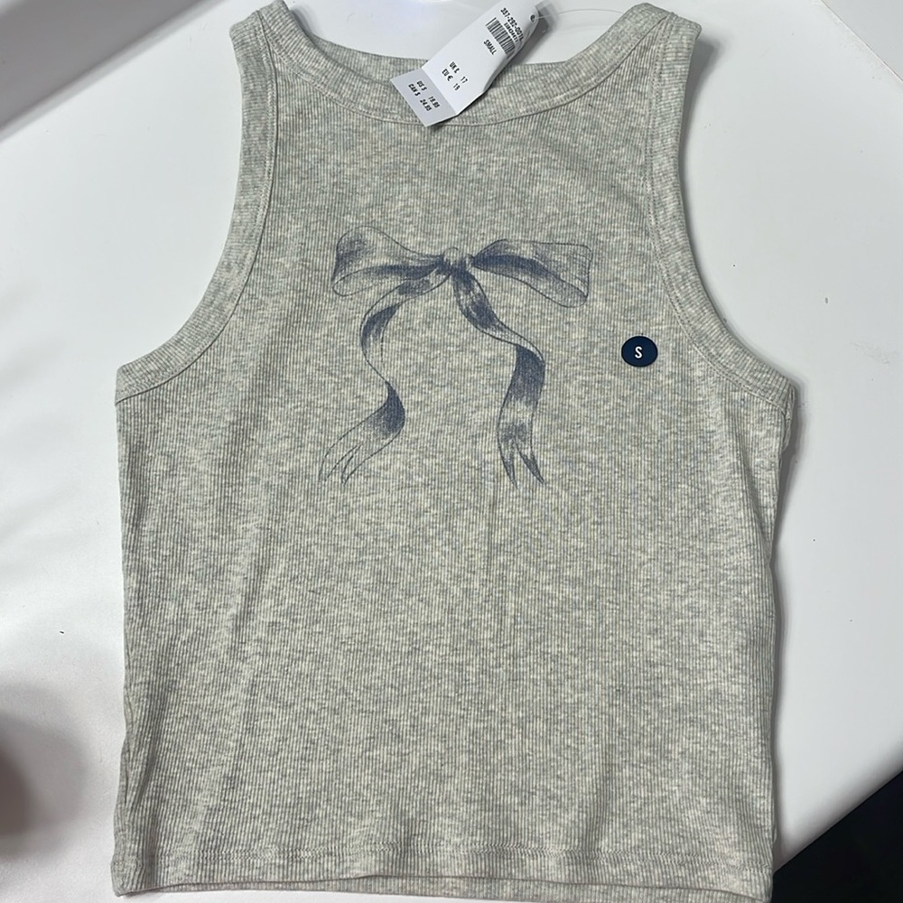 NWT Hollister woman’s bow tank  size S